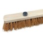 Balai coco en fibres naturelles – Monture bois avec douille à vis Balai coco en fibres naturelles – Monture bois avec douille à vis