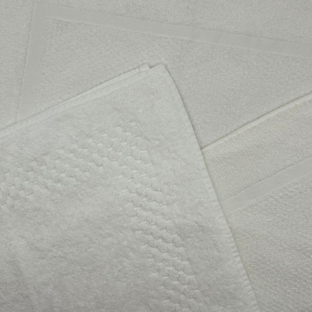 Tapis blanc en éponge seconde vie – Art du Linge pour hôtels, gîtes et instituts écoresponsables - lot de 4