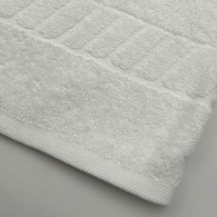 Serviette hôtel blanche 90 x130 / 135 cm – Maxi drap de bain professionnel recyclé  - lot de 2